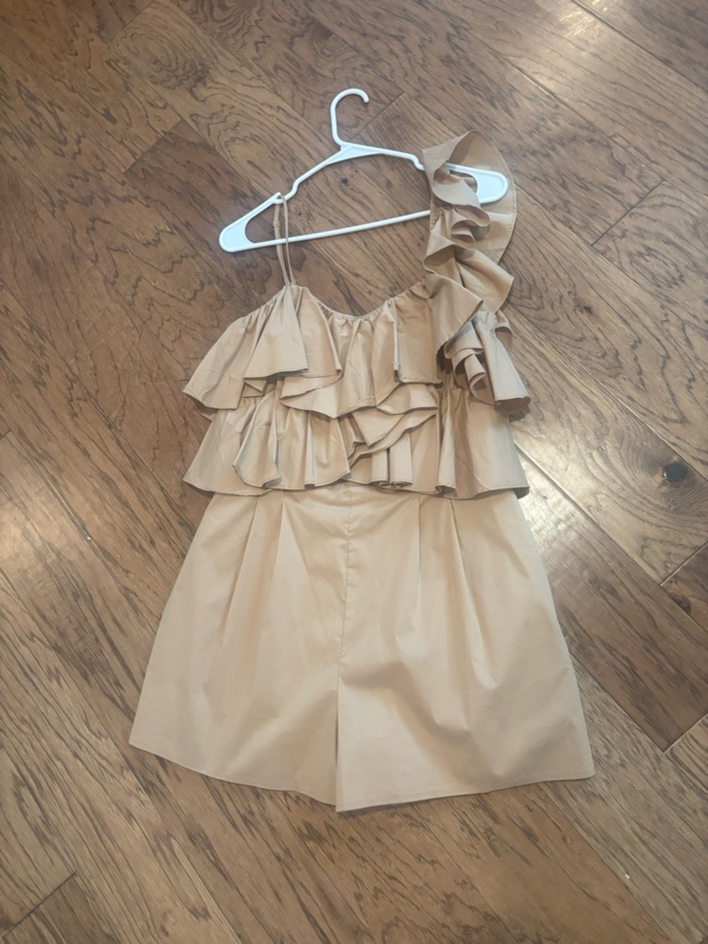 Strut & BoltRuffled One-Shoulder Tan Romper large New!